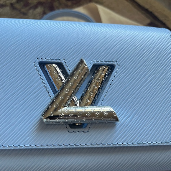 BNIB LOUIS VUITTON TWIST PM BAG BLUE WITH SILVER HARDWARE - Picture 7 of 12